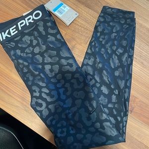Nike Pro 7/8 High Rise Tight Fit Cheetah legging - Size M - BNWT